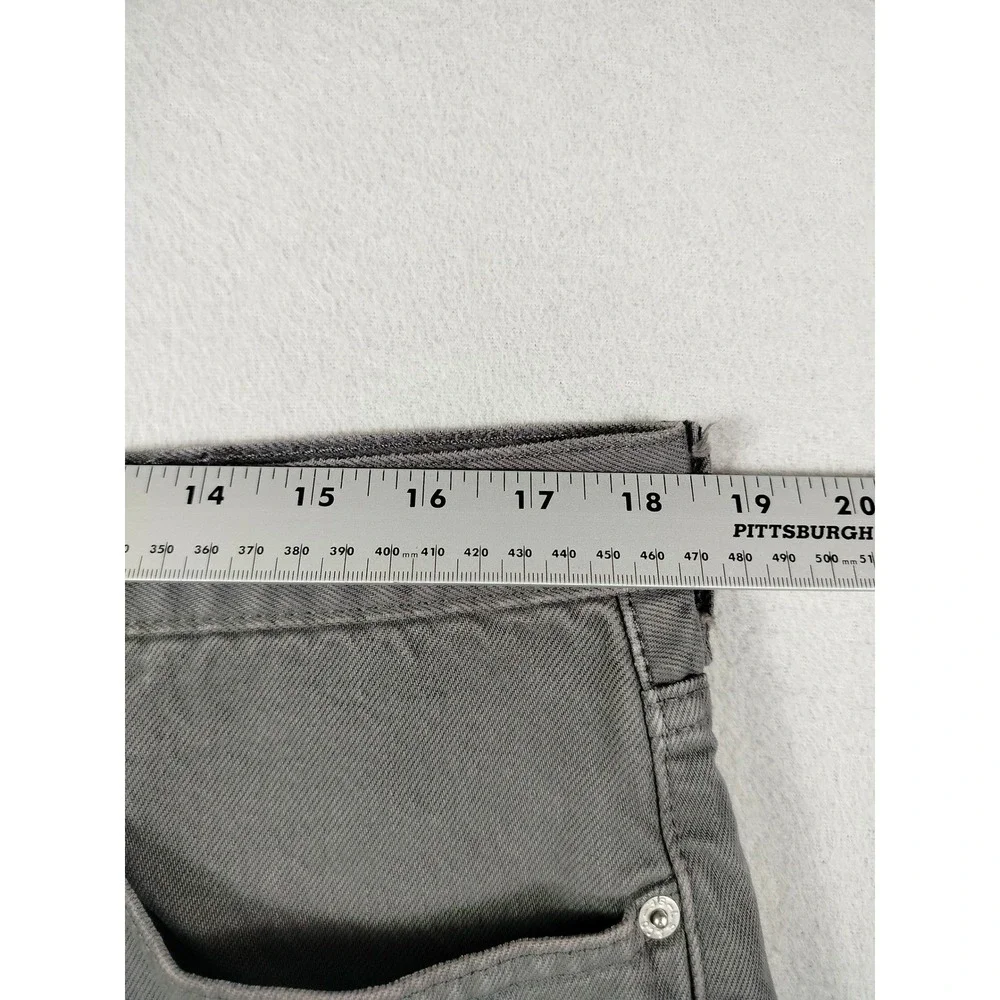 Levis closure provides everyday